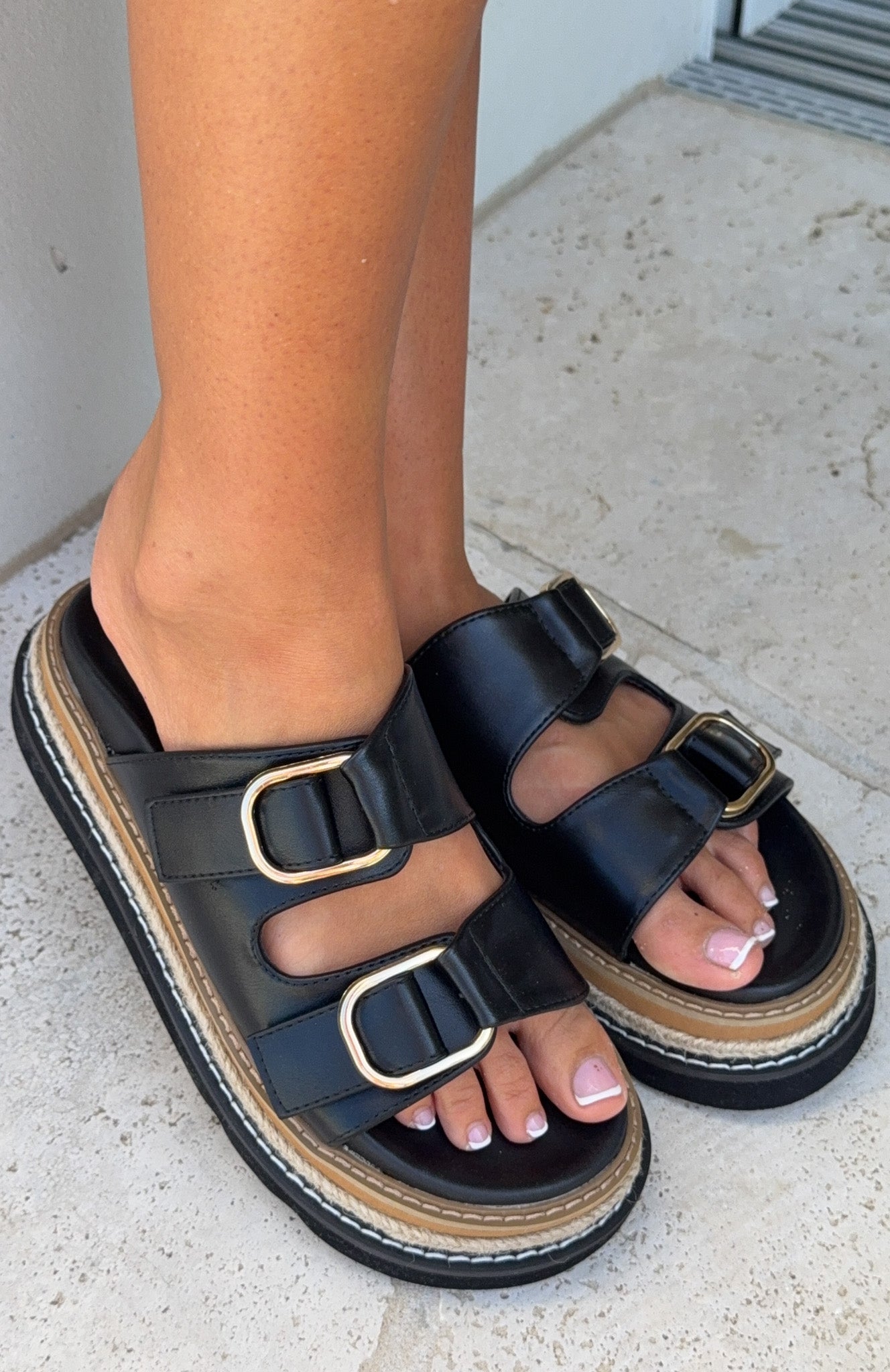 Rowan Flats Black - Image 2