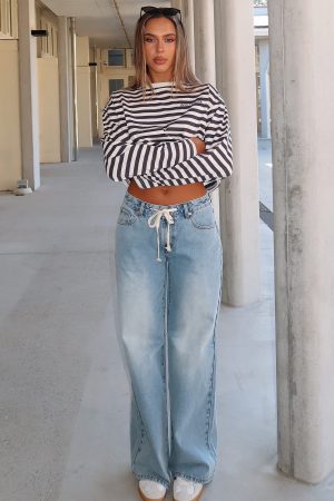 Kendall Mid Rise Wide Leg Jeans Light Blue