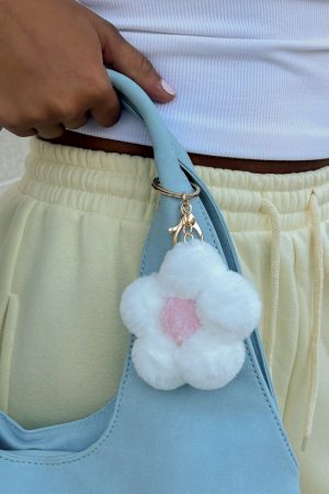 Petal Keychain White/Pink