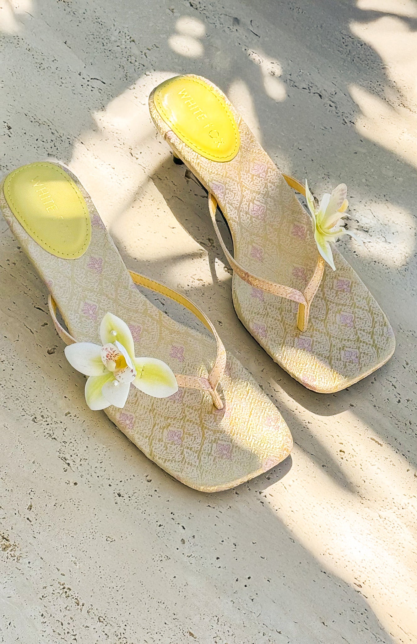 Rhea Orchid Thong Mules Lemon