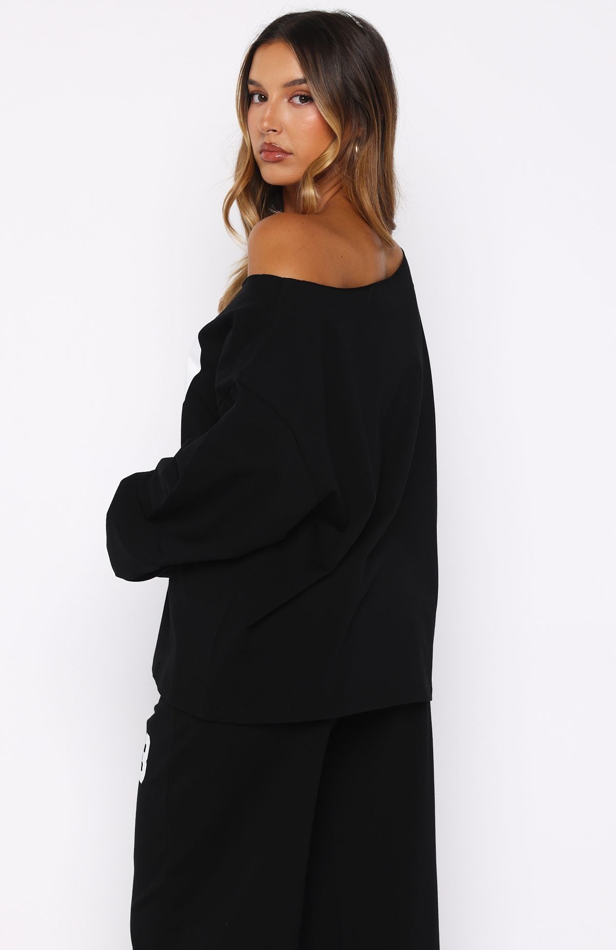 Only One Left Off Shoulder Oversized Long Sleeve Tee Black - Image 4